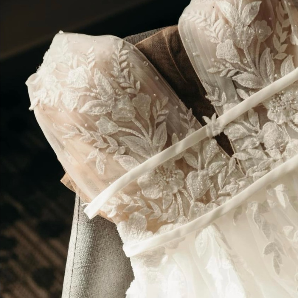 NWT.  Lillian West x Justin Alexander Exquisite Ivory Wedding dress.